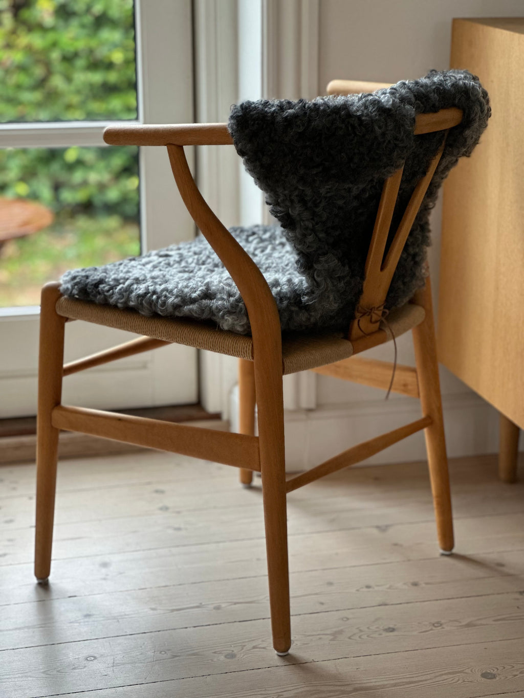 Hvile Y Gotlandsk Lammeskindshynde – Signatur