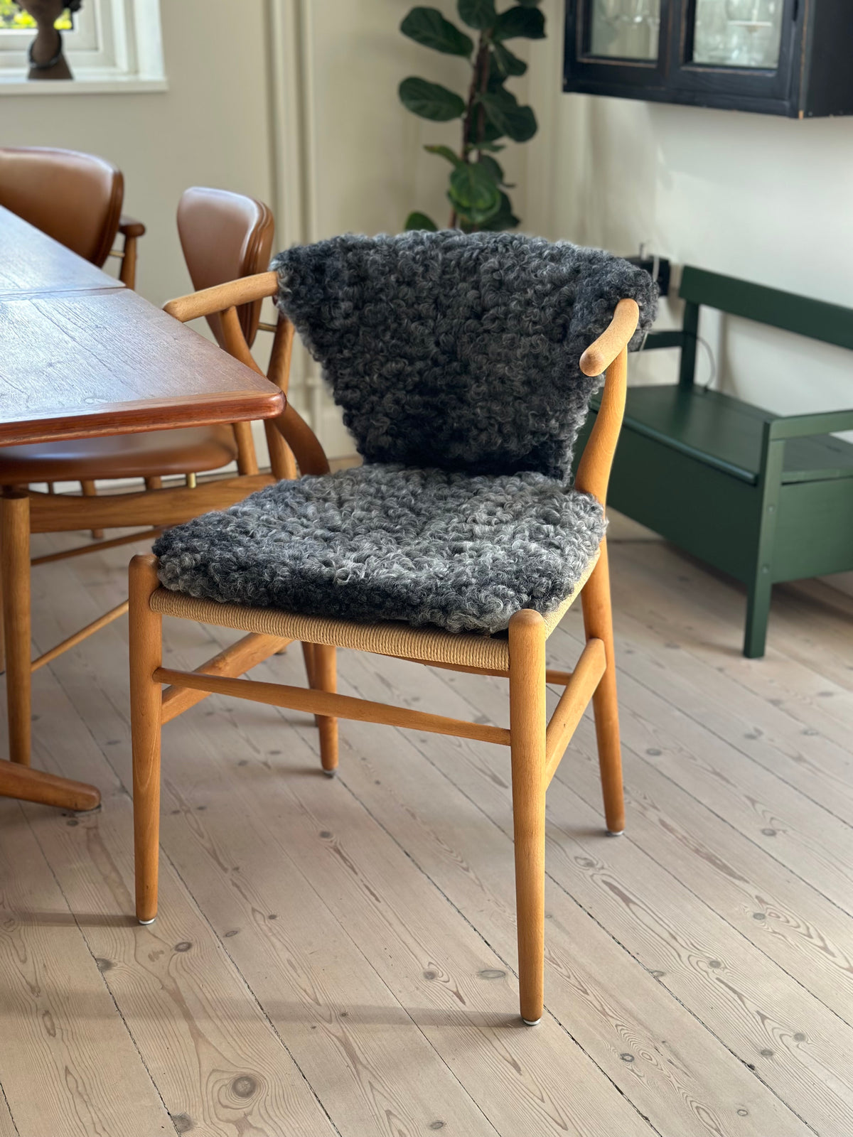 Hvile Y Gotlandsk Lammeskindshynde – Signatur