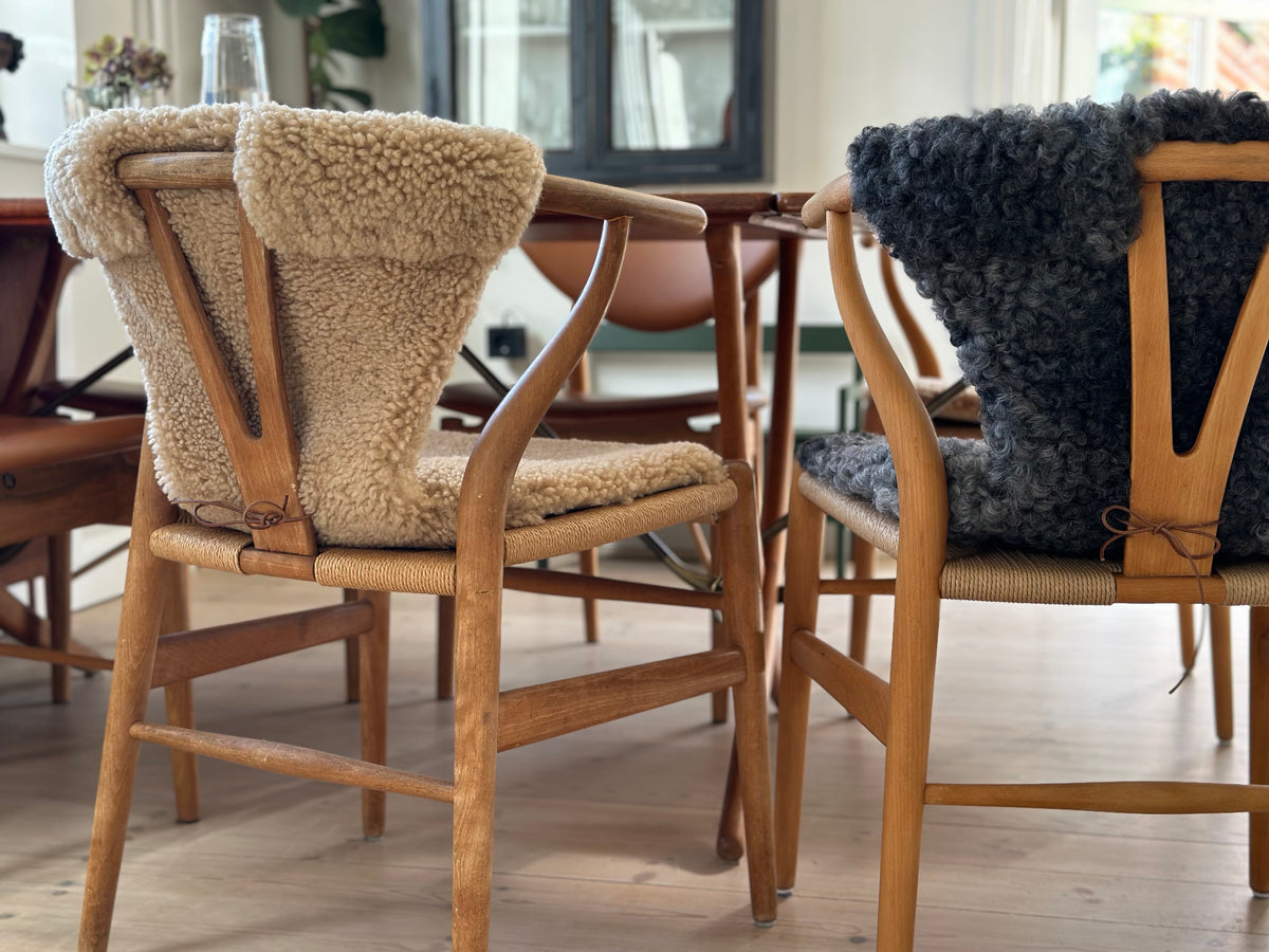 Hvile Y Gotlandsk Lammeskindshynde – Signatur